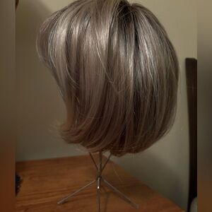 Brand New, comes with metal stand, shampoo, conditioner, comb